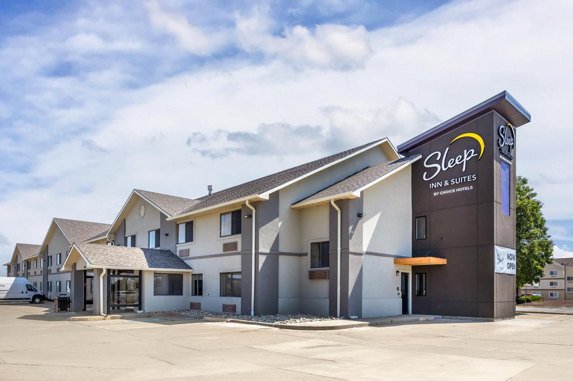 Sleep Inn & Suites Salina I-135 Exterior foto